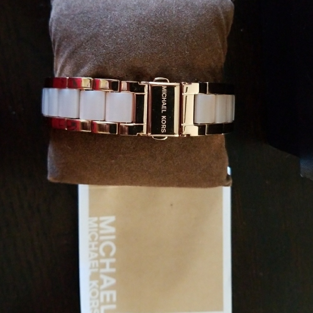 Watch - Picture 2 of 3